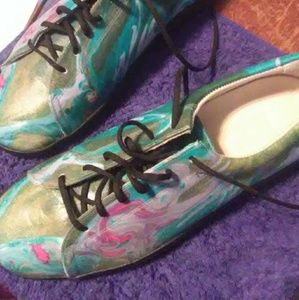 NWOT!! TIE DYE Icon shoes